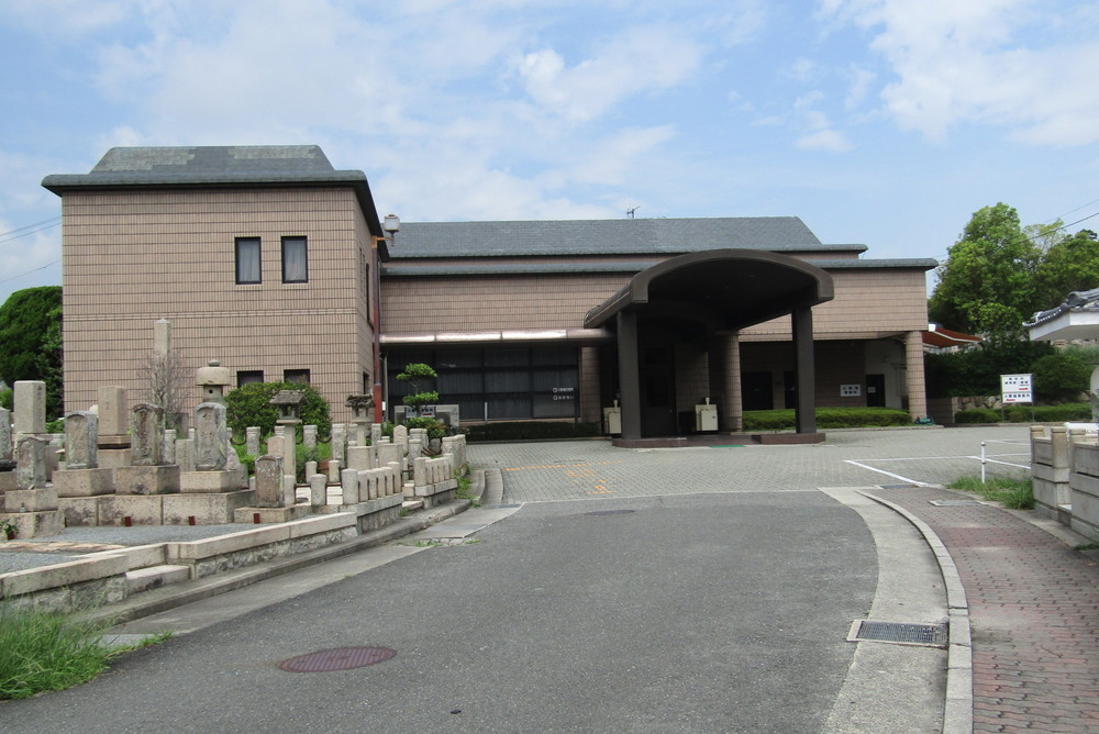 西宮・兵庫・亡くなられてから葬儀相談・葬儀(お葬式)・家族葬・直葬(火葬式)の葬儀・1日葬の葬儀(家族葬)・一般葬の葬儀(家族葬)・お坊さん・お坊さんの読経・良心的お坊さん・お布施・安いお布施・良心的お布施・葬儀社とお坊さんは別々に依頼